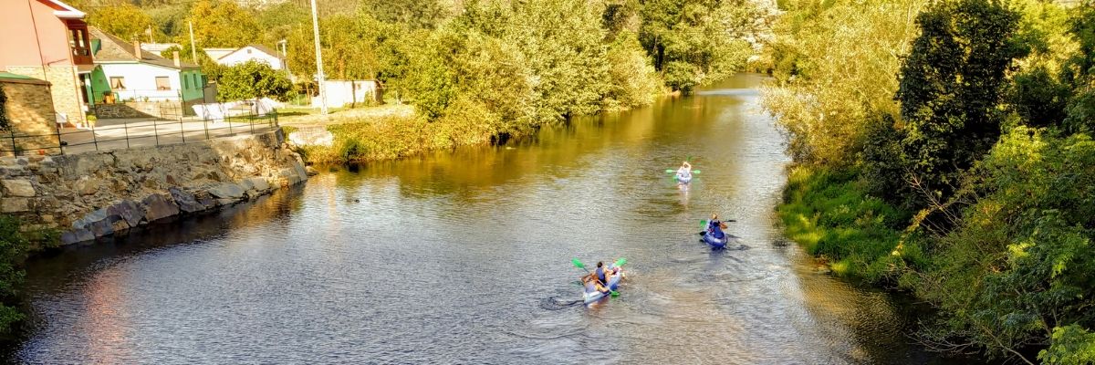 //turismo.trabada.gal/wp-content/uploads/2020/06/descenso-canoa-trabada-canoas-eo.jpg